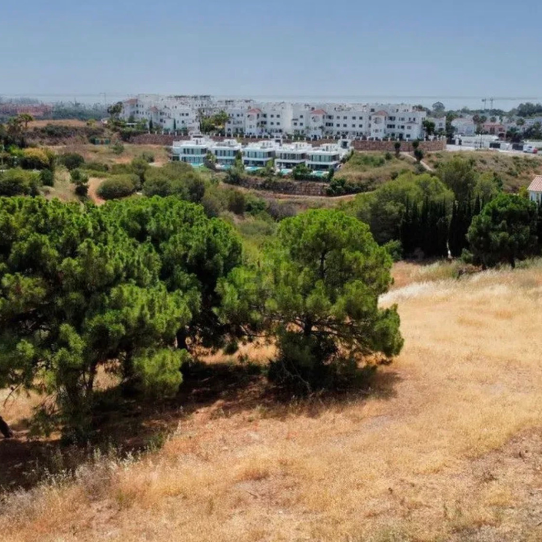 Teren pe Avenida de la Resina, Costa del Sol, vedere alternativă